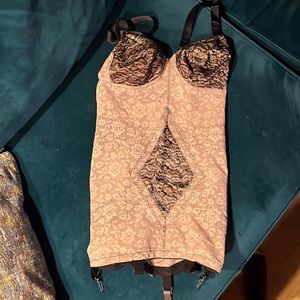 Rago shapewear brand NWT! 34 B (but could fit C as it has vintage shape cups)